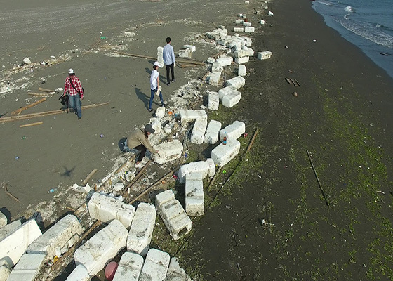 La compactadora de poliestireno encuentra un segundo hogar para los residuos marinos reciclables